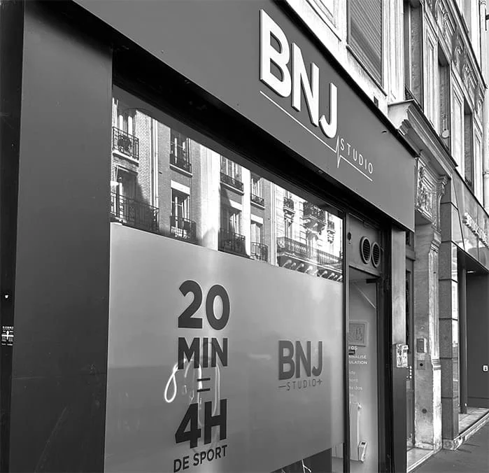 alt="Devanture de la salle de coaching d'électrostimulation BNJ Studio"
